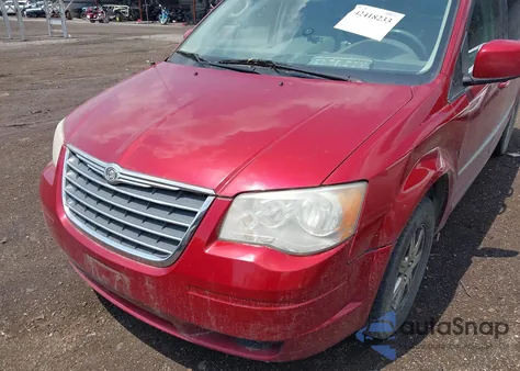 2010 Chrysler Town & Country Touring from USA, damaged, VIN 2A4RR5D17AR109036
